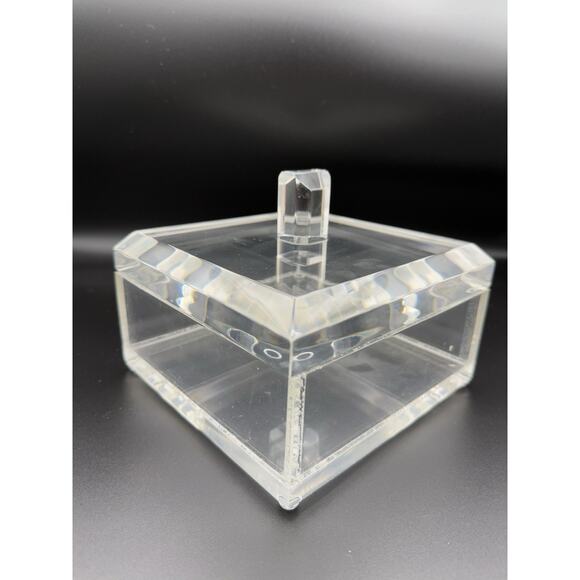 1970'S HEAVY LUCITE FACETED LIDDED BOX Square 7x7x5.5” w/ Removable dividers - Picture 2 of 14